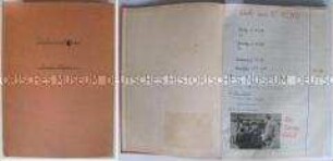 Nachweisbuch einer Erzieherin aus dem Kinderheim Güstrow mit handschriftlichen Eintragungen, eingeklebten Zeitungsausschnitten, Fotos und Zeichnungen (Band 3) - Sachkonvolut