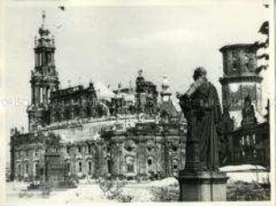 Die zerstörte Dresdner Hofkirche