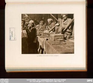 79. Indische Geldwechsler im Basar von Kabul.