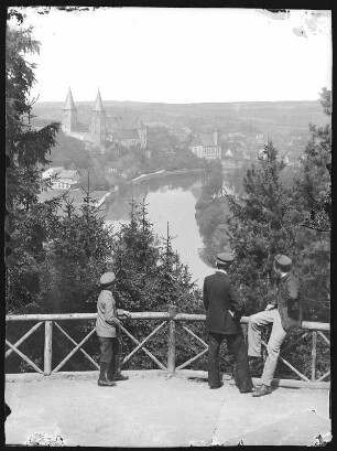 Rochlitz. Schloss Rochlitz. Blick von der Bastei auf den Promenadenweg