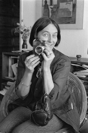Die Fotografin Evelyn Richter in ihrer Wohnung in Leipzig