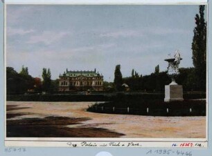 Blick aus öslicher Richtung auf das Palais und auf den Palaisteich im Großen Garten in Dresden, mit der "Üppigkeitsvase" von Antonio Corradini