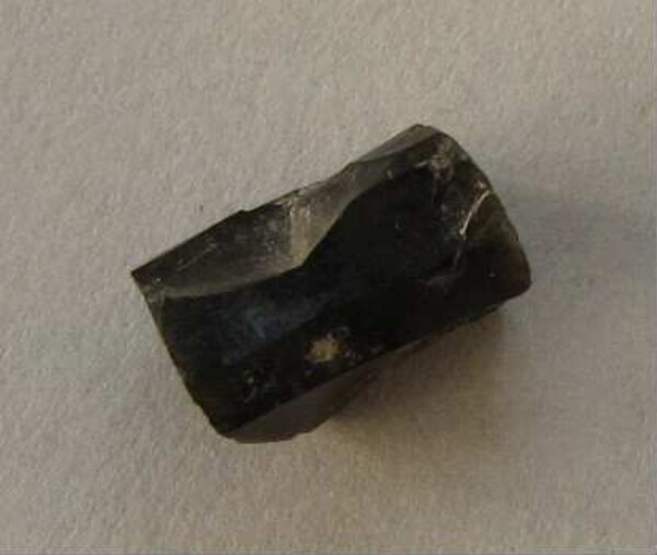 Ornementation en obsidienne ( ?)