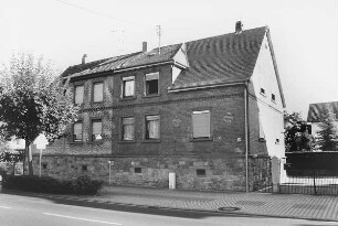 Doppelwohnhaus; Hasselroth, Bahnhofstraße 35, Bahnhofstraße 37