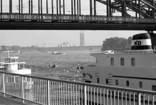 Köln: Vom Rheinkai unter Hohenzollernbrücke, stromabwärts
