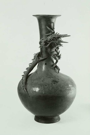 Vase mit Drachen
