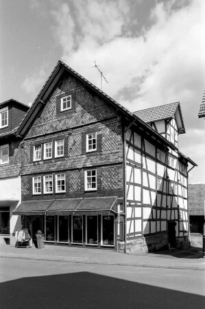Wohn- und Geschäftshaus (Wohnhaus, heute mit Ladeneinbau, Fachwerk); Gemünden, Steinweg 25