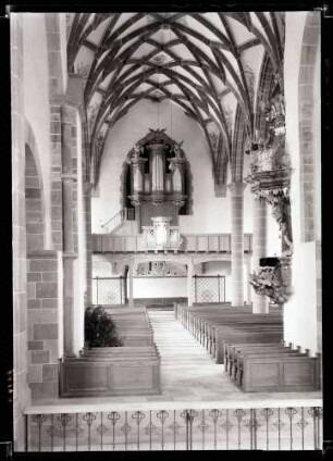 Stadtpfarrkirche; Innenraum nach Norden nach der Restaurierung