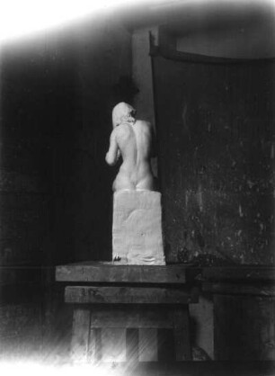 Zopfflechterin : Oskar Döll (1886-1914). Zopfflechterin (Rückansicht)