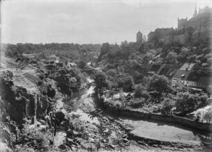 Bautzen. Stadtteilansicht von Westen mit Spree bei Niedrigwasser
