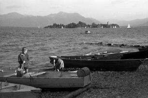 Gstadt: Blick vom Strand auf Insel Frauenchiemsee