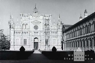 Pavia. Certosa von Pavia. Marmorfassade