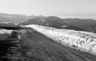 Belchen: Belchenstraße bei Finsternis