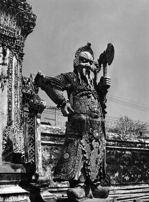 Reisefotos Thailand. Bangkok. Großer Palast (1782 begonnen). Mythologische Wächterfigur
