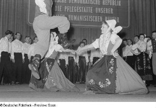 Auftritt einer Volkstanzgruppe