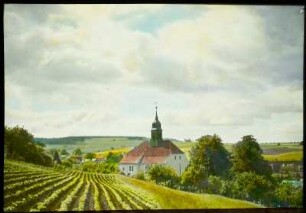 Langenhennersdorf Dorfkirche : Langenhennersdorf. Ortskern (Mitteldorf) mit evangelischer Pfarrkirche. Blick nach Südosten gegen Panoramahöhe bei Hermsdorf