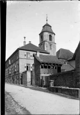 Brötzingen Evangelische Pfarrkirche Sankt Martin Außenansicht von Südwesten (Blick von der Kirchenstraße)