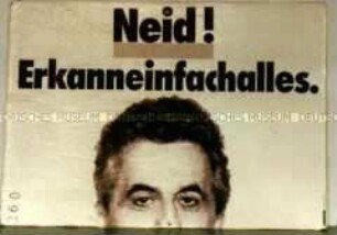 Transparent zur Demonstration auf dem Berliner Alexanderplatz vom 4. Nov. 1989 "Neid! Erkanneinfachalles."