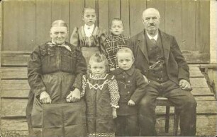[Familienfoto]