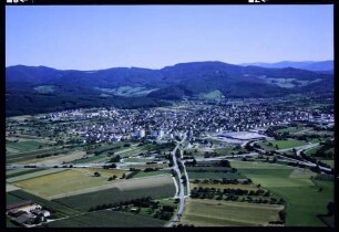 Gundelfingen: Gesamtbild [Luftbild] von Westen, mit Schwarzwald