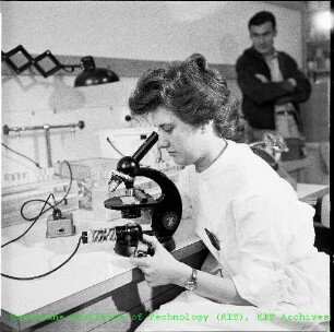 Laborarbeit im Institut für Strahlenbiologie (IStB)