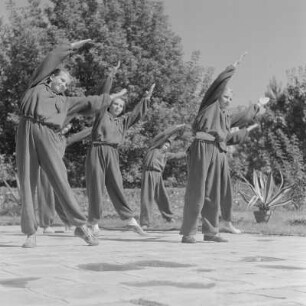 Gymnastikgruppe im Kindersanatorium in Bankja