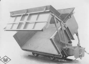 Selbstkipper, Klappe geöffnet (Orenstein und Koppel) : Technikgeschichte | Maschinenbau | Verkehrswesen | Eissenbahnwesen | Kleinbahnen (Lokomotiven und Wagen)