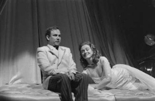 Szenenbilder aus der Operette "Frau Luna" von P. Lincke nach einem Libretto von H. Bolten-Baeckers u. a. mit F. Kronström