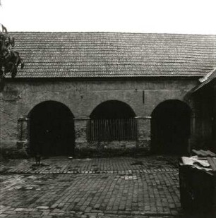 Proschim, Dorfstraße 56. Gehöft (1. H. 19. Jh.), Stallgebäude