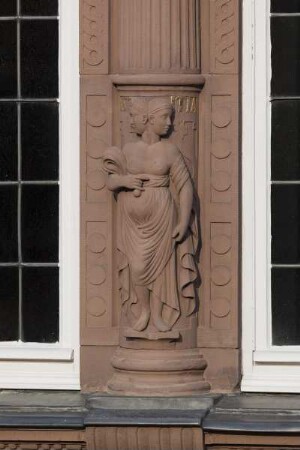 Neue Ratsstube — Relief