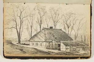 Bauernhaus mit Stall unter Bäumen