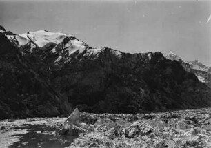 Gletscherrandsee : Vermutlich ein Gletscherrandsee mit Eisschollen im Tian Shan Hochgebirge