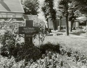 Grabmal für den Pfarrer Karl Talazko (1897-1945)