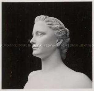 Paris, Bildhauer Professor Arno Breker, Ausstellung, Figur "Schreitende" (Kopf, Seitenansicht)