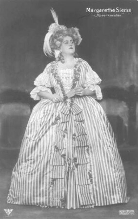 Margarethe Siems als Marschallin : Margarethe Siems als Marschallin in "Der Rosenkavalier" von Richard Strauss. Königliche Hofoper Dresden, Uraufführung 26.01.1911. Fotografie (Weltpostkarte) von Hugo Erfurth