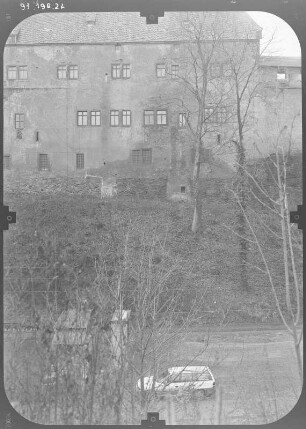 Rochlitz. Schloß (12.-14. Jh.). Fürstenhaus und Teil des Wehrganges. Ansicht von Nordnordwest