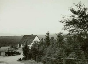 Mückenberg (Komari Hurka, Tschechien) bei Obergraupen (Horni Krupka), Huthaus unter dem Berggipfel