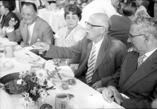Chemiker; Maikäferrede: F. K. Hein, Frau Hein, Leopold Ruzicka, Mohler