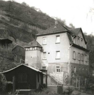 Cossebaude, Talstraße 60 b. Wohnhaus gegen Weinberg
