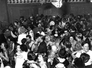 Man feiert ausgelassen Fasching