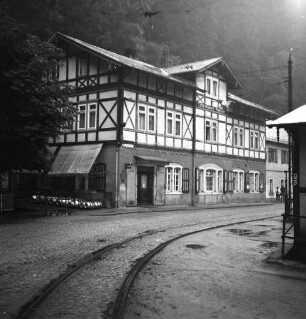 Sebnitz-Lichtenhain, Kirnitzschtalstraße 11. Gaststätte und Pension "Lichtenhainer Wasserfall" (1852/1853). Straßenansicht