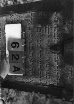 Grabstein 62 (Index: 99796084) Maße HxBxT: 111x64x10 cm Besonderheit: Doppelgrab für Mutter und Sohn: Grabstein 62A
