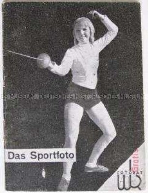 Kommunistische Tarnschrift mit Beiträgen aus der Zeitschrift "Die Kommunistische Internationale" im Umschlag einer Ratgebers für Sportfotografie