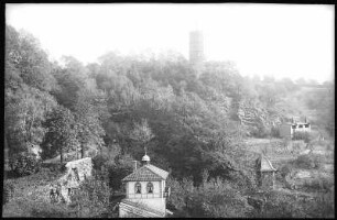 Radebeul. Blick auf Oberlößnitz und den Wasserturm