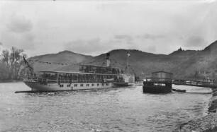 Elbedampfer Pillnitz bei Salesel mit Dubitzer Kirchlein : Personen-Seitenraddampfer "Pillnitz" (1886, Werft Blasewitz). Blick zum Dubitzer Kirchlein