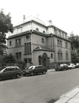Hohenstein-Ernstthal, Conrad-Clauß-Straße 13. Villa (1912). Straßenansicht