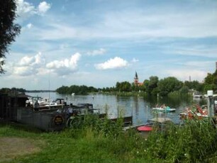 Werder (Havel): Blick über die Föhse zur Kirche Maria Meeresstern