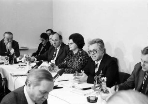 Freiburg: Hotel Stadt Freiburg; Pressekonferenz betr. Atomkraftwerk Wyhl mit Wirtschaftsminister Eberle und Sozialministerin Frau Griesinger