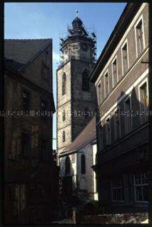 Eingerüsteter Turm der Stadtkirche in Lutherstadt Wittenberg