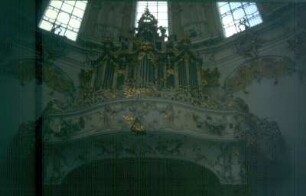 Ettal. Kloster Ettal, Klosterkirche Sankt Maria. Orgelempore (1745/1752; J. B. Zimmermann) und zweimanualige Orgel von Johann Georg Herterich o. Hörthrich (1753-1763; Erweiterung 1968-1969, Zeilhuber Orgelbau)